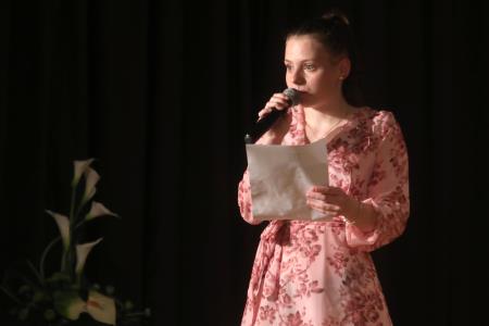 Deklamacija Valjavčeve pesmi Hrepenenje,  Foto Gorazd Kavčič, Gorenjski Glas